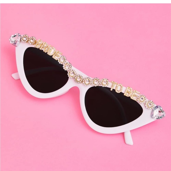 Xo fetti bride sunglasses & temporary tattoos 🕶️ 👰🏻♀️👰 - Picture 2 of 10